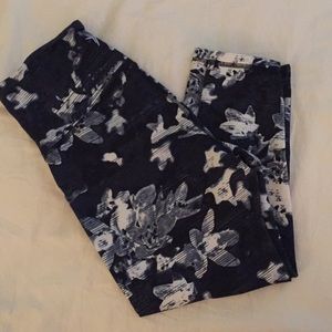 Flower Pattern Crop Leggings